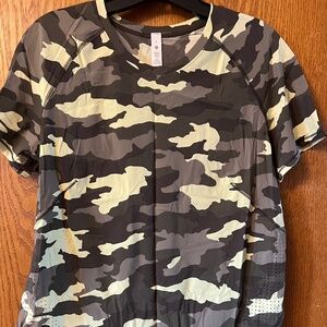 Lululemon Fast and free running top tee shirt  green yellow camo size 6